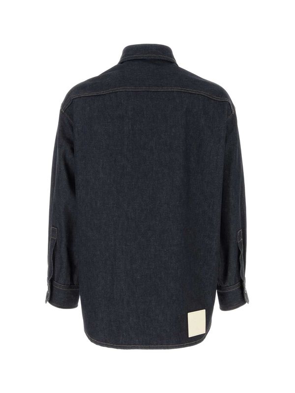 后背徽标贴片牛仔衬衫