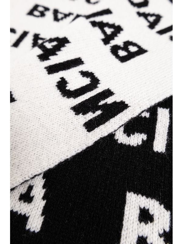 Logo Intarsia
  Wool Scarf