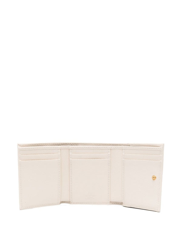 V Logo
  Decoration Leather Wallet