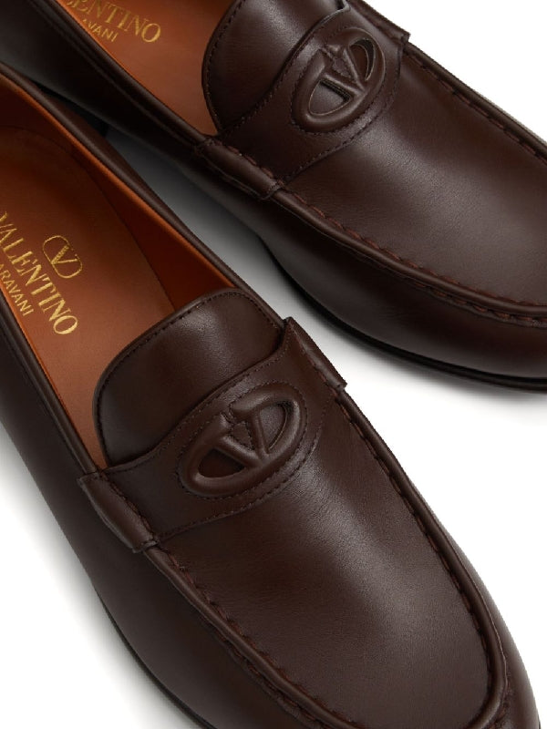 V Logo Detail Leather Loafers