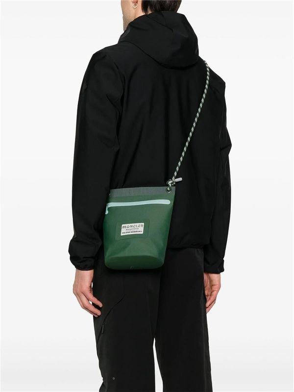 "AMOEBA BY SALEHE BEMBURY" CLUTCH BAG Cross Bags