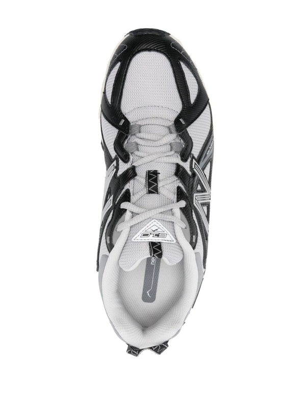 610 Low-Top Sneakers