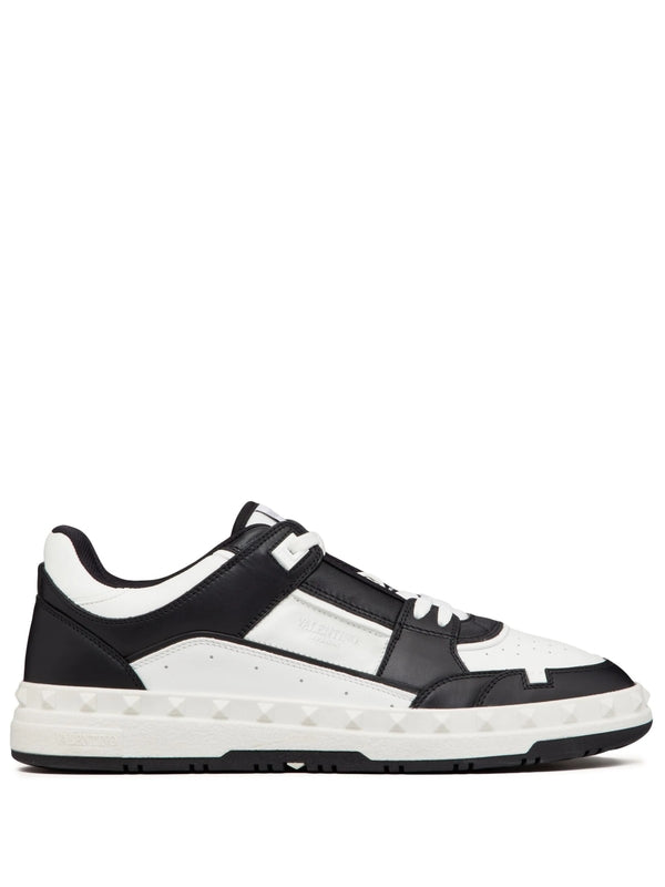 Rockstud Leather Low-Top Sneakers