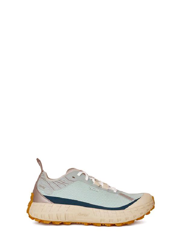 001 M Low-Top Sneakers