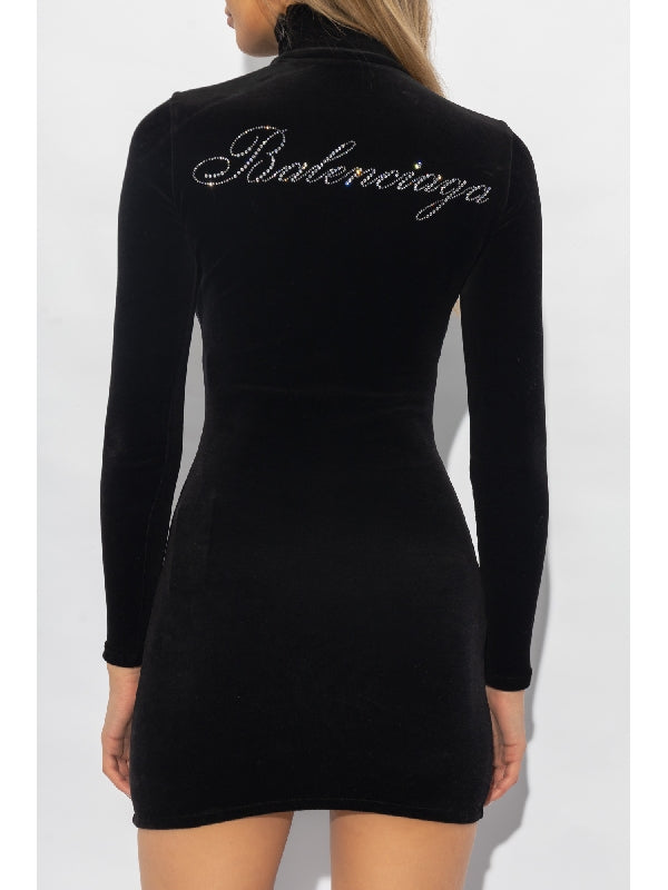 Back
  Rhinestone Logo Velvet Dress