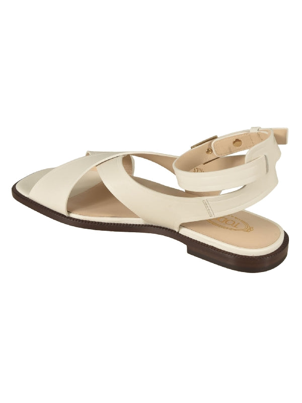 交叉带皮革凉鞋