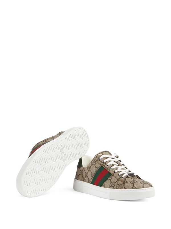 Ace Canvas
  Low-Top Sneakers