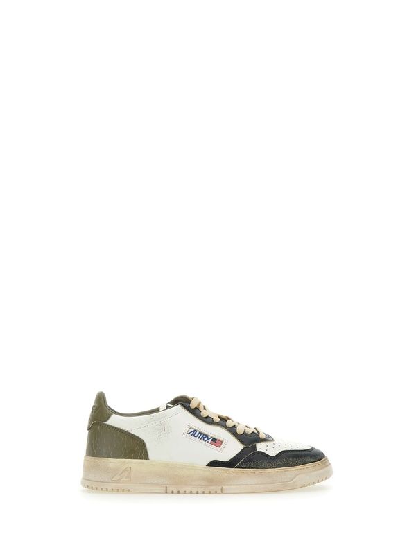 Medalist Lowtop Sneakers