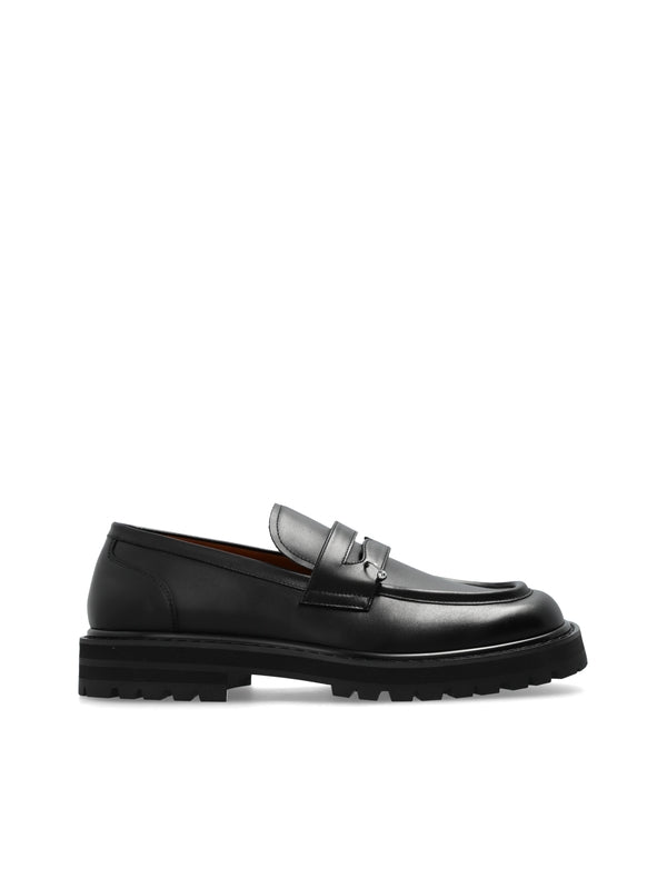 Type Piercing Detail Leather
  Loafer