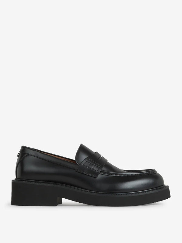 V Logo Detail Leather Loafers