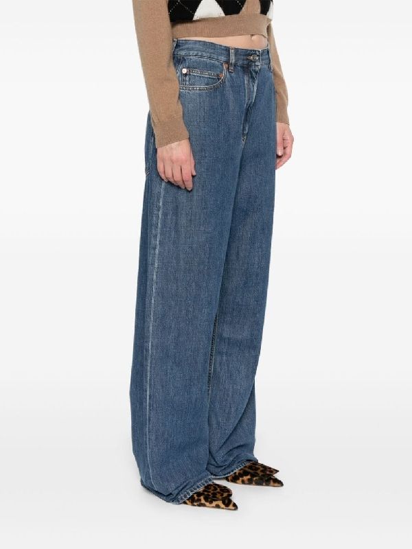 后背徽标贴片牛仔裤