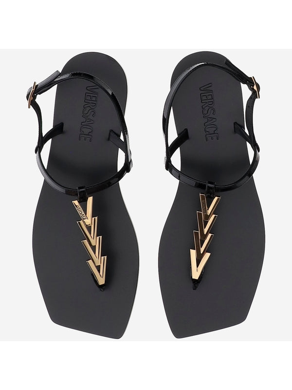 V Chain Flat Leather Sandals