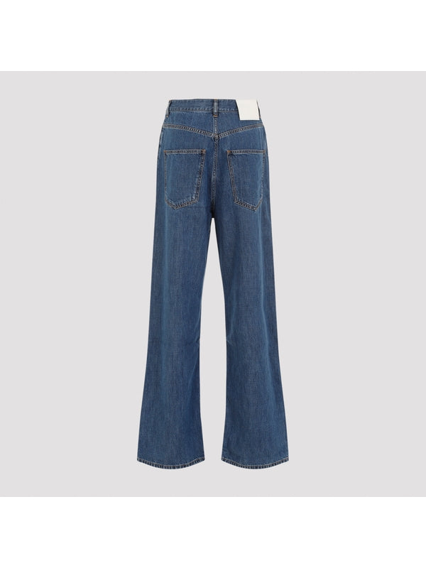 后背徽标贴片牛仔裤