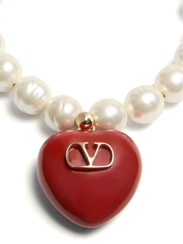 V Logo Heart
  Pendant Pearl Bracelet