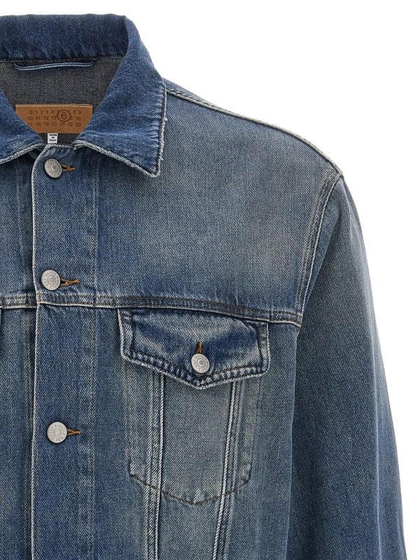 Flap Pocket
  Low-Cut Denim Jacket