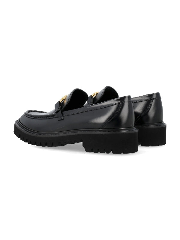 V Logo Decorated Leather Loafers